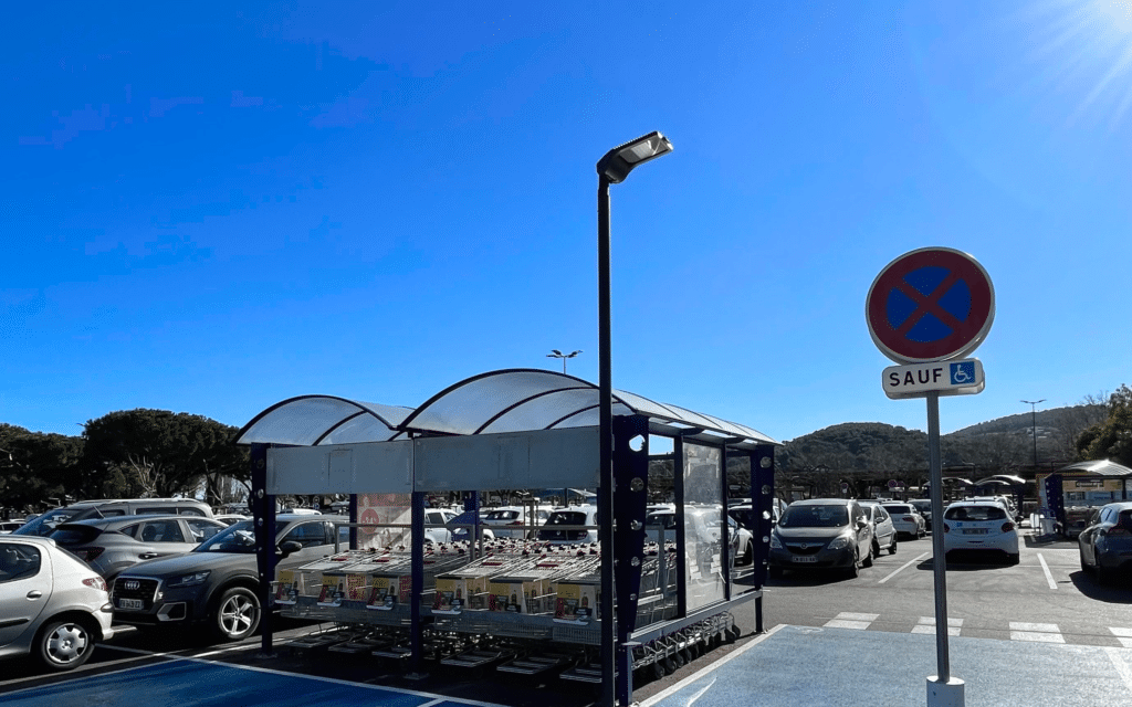 Centr'Azur parking extérieur