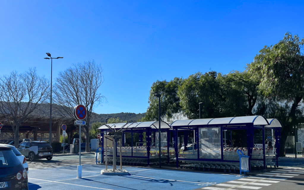 Centr'Azur parking extérieur