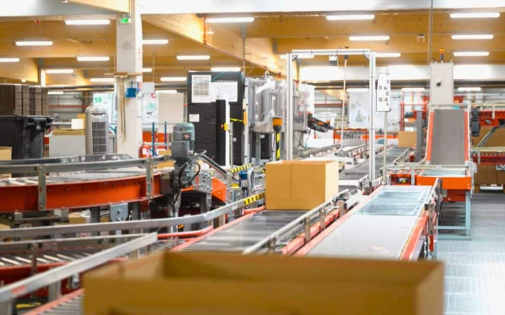 Eclairage industriel, par Disano, entrepôt Sider Groupe Qérys, Buzançais - Etanche Thema Disano